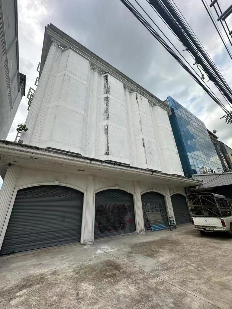 (SRB-1298) Pracha-Uthit street-side shop ,380sqm,4storey.