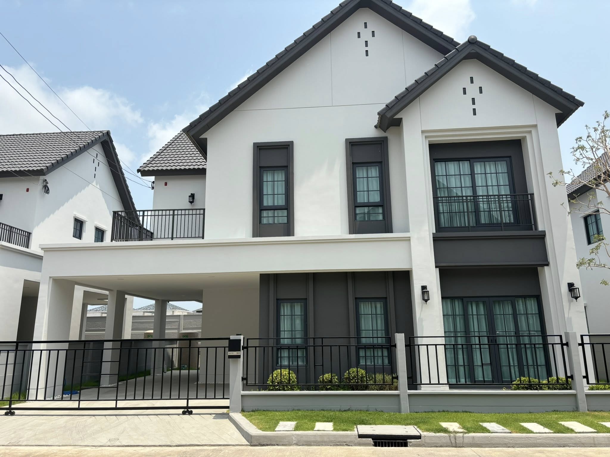 (VRB-1320) Centro Bangna Km7 ,4beds,5baths,265sqm,2storey.