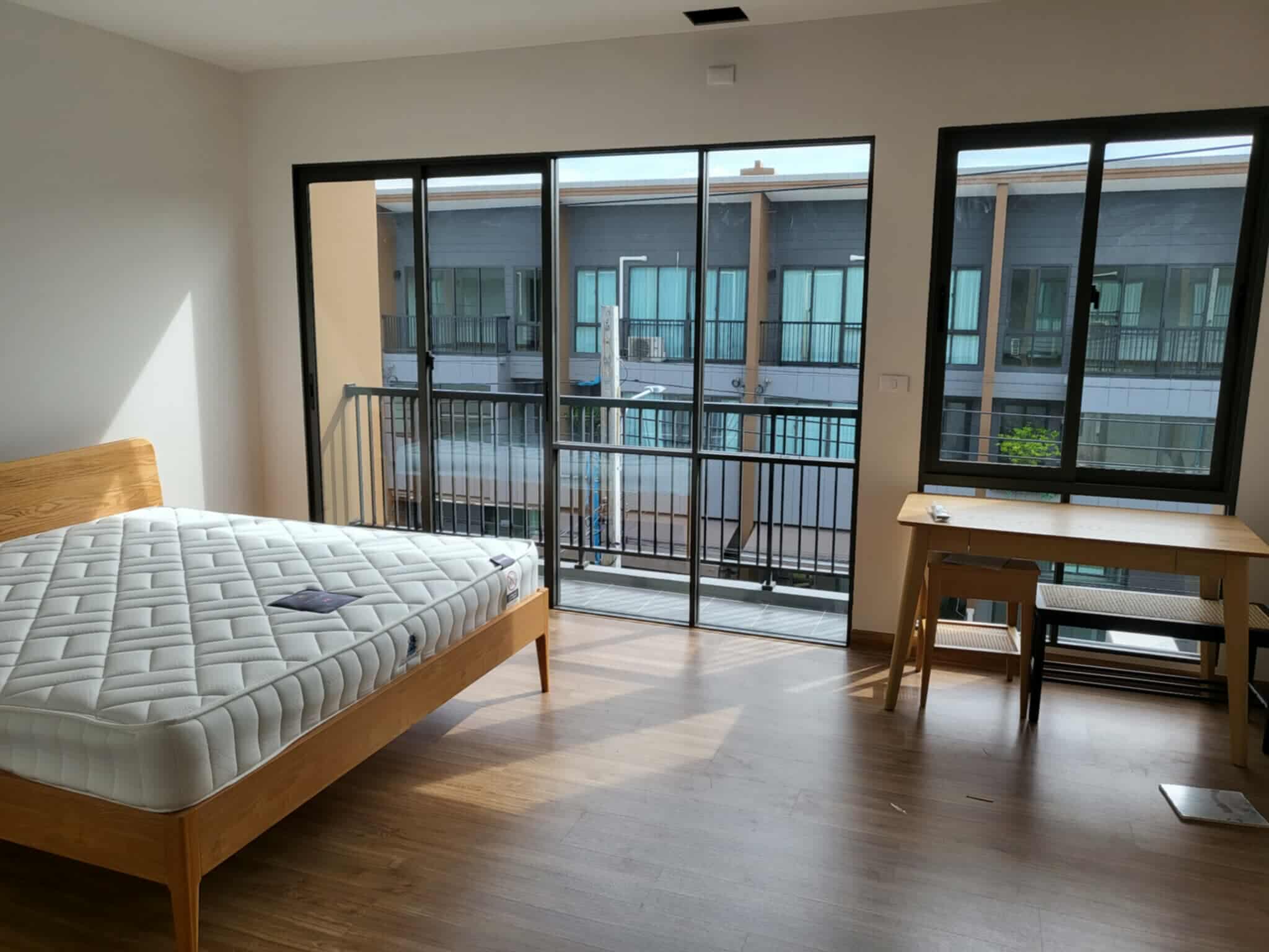 (VRB-1511) Baan Klang Muang Sukhumvit - Onnut ,3beds,3baths,148sqm,3storey.