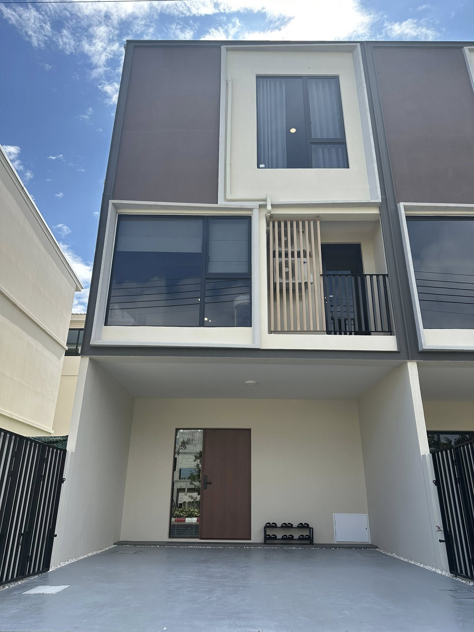 (VSB-1641) Altitude Kraf Bangna ,3beds,4baths,140sqm,3storey.