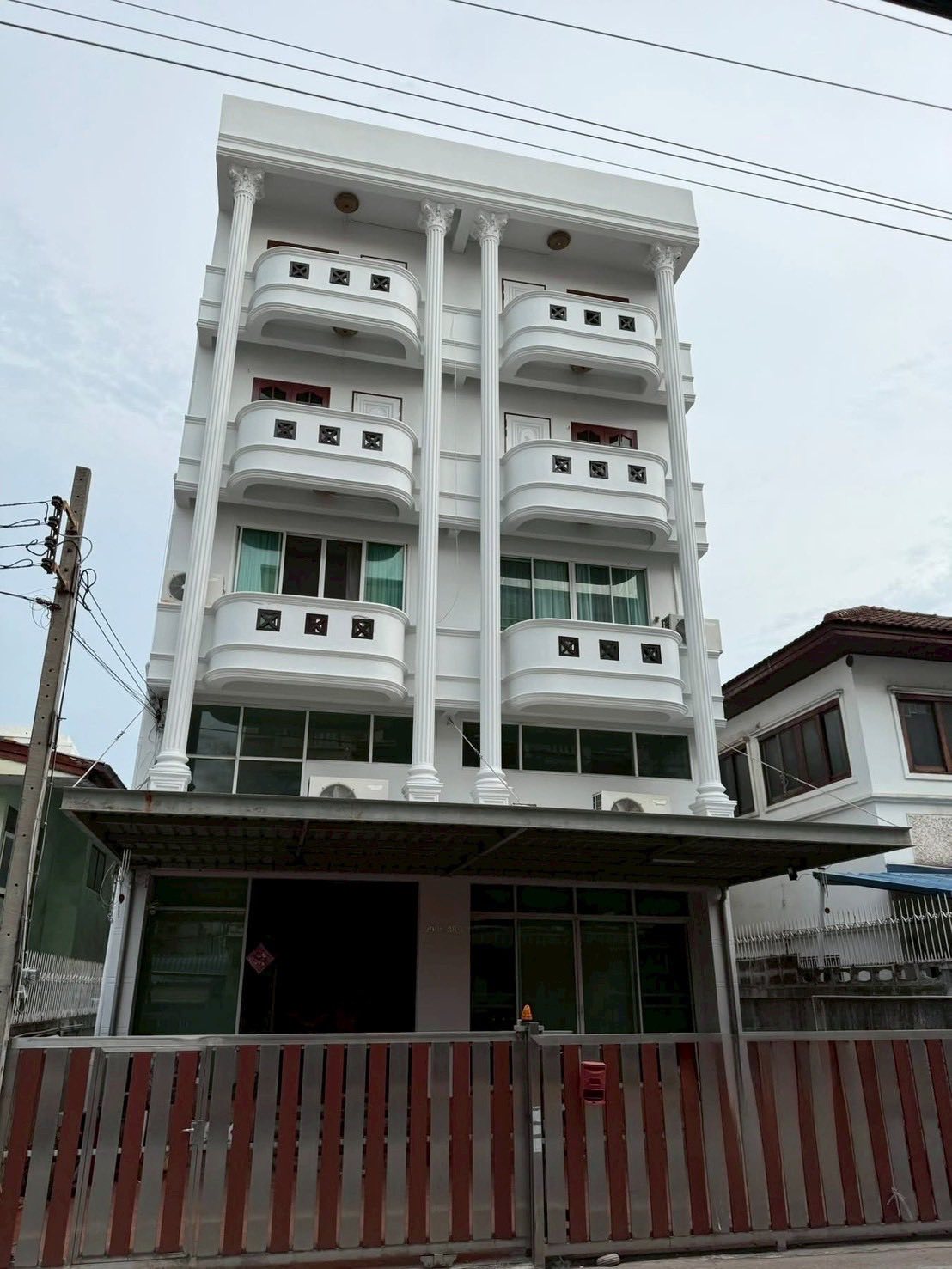(VRB-1666) Soi Phibun Upatham ,5room,5baths,600sqm,5storey+rooftop.