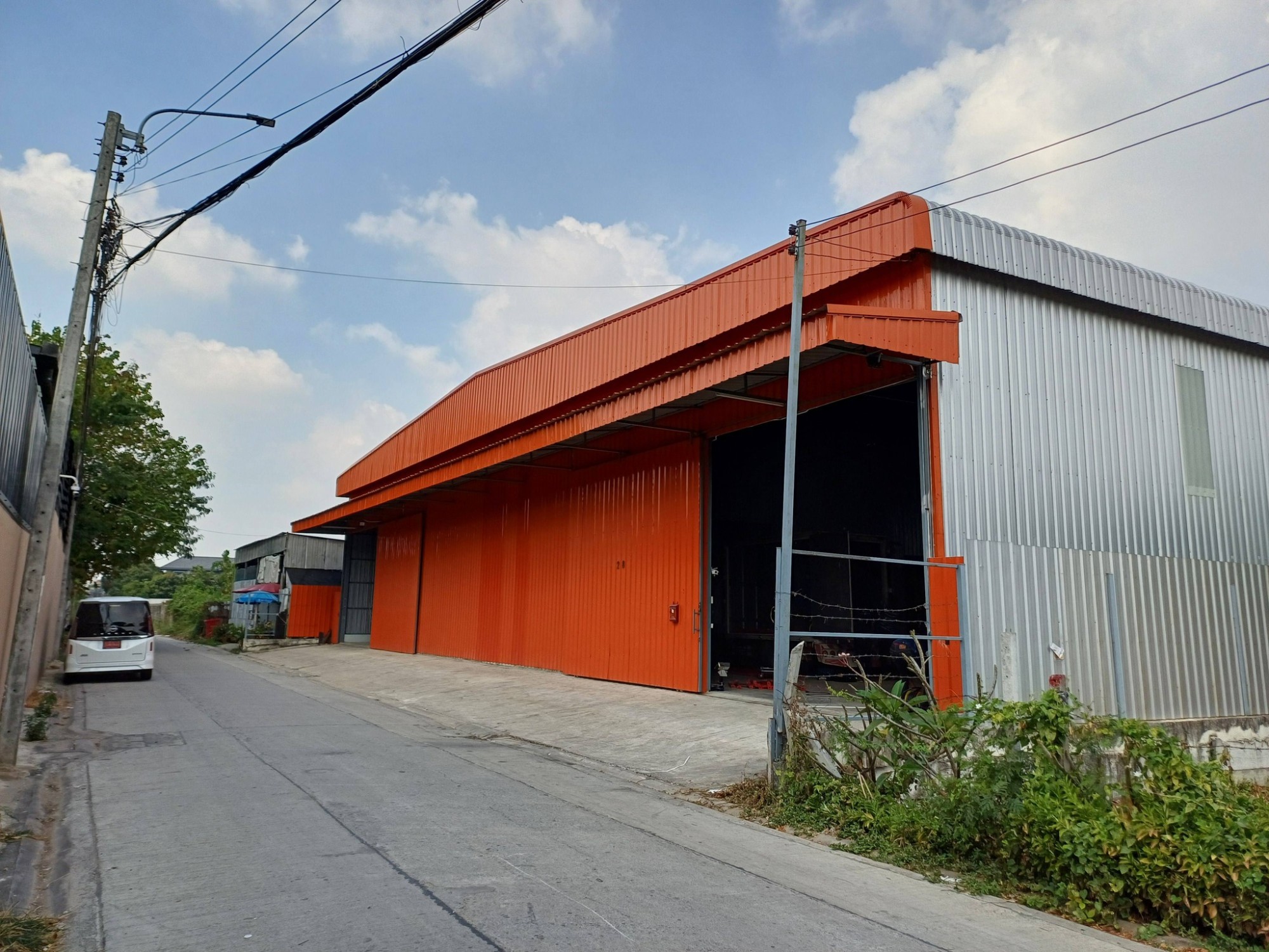(WRB-1689) Ladprao 101 , 600sqm,1office,1bath.