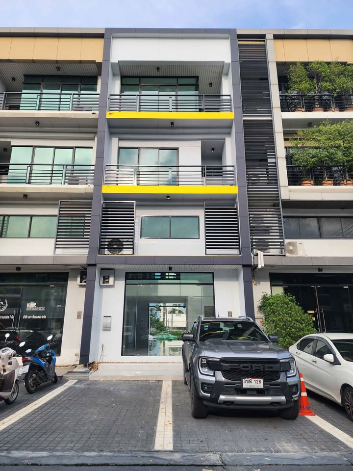 (VRB-1704) H-Cape Biz Sector Onnut ,3rooms,3baths,295sqm,3.5storey.