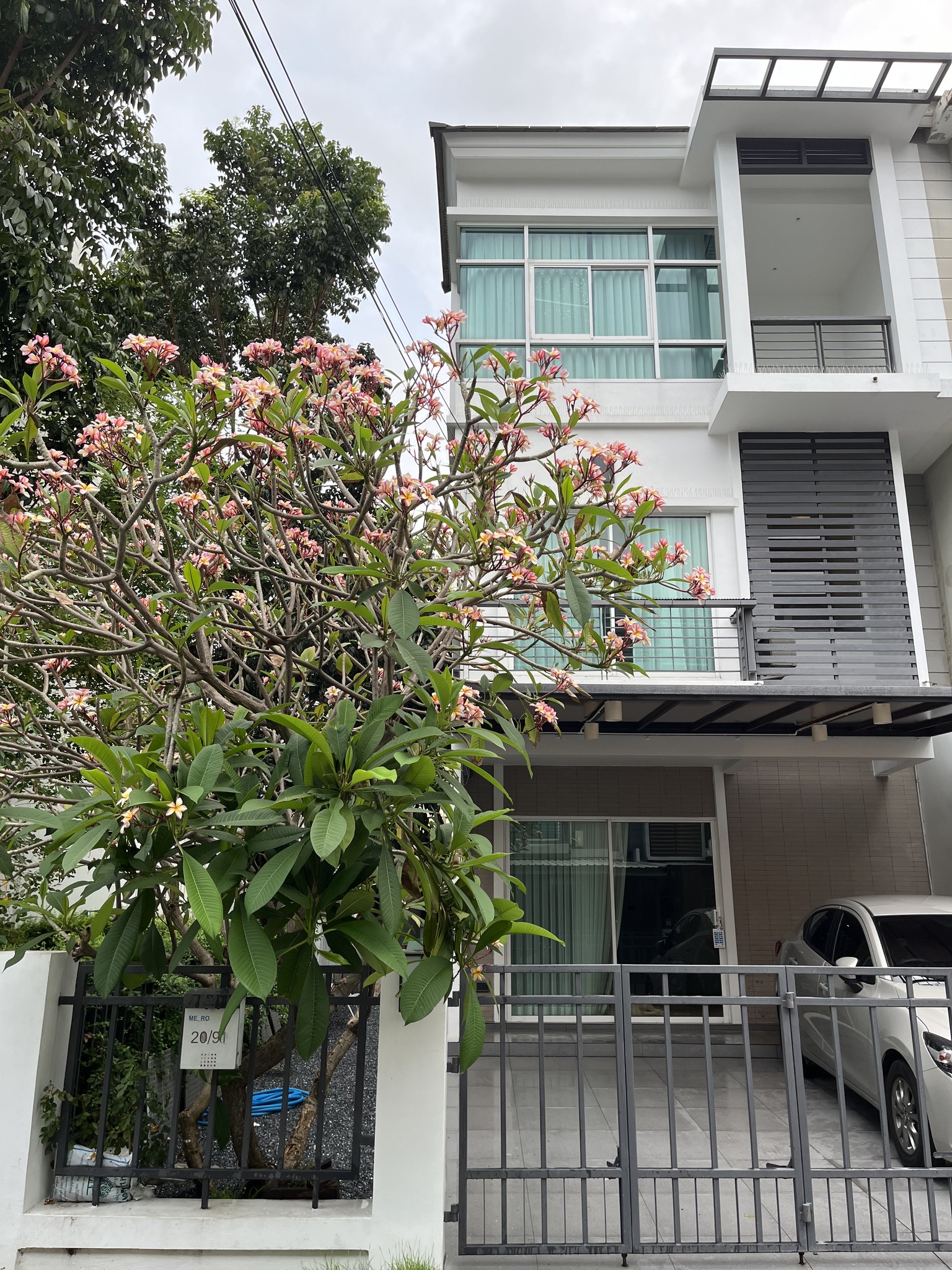 (VSB-1745) The Metro Rama 9 ,3beds,3baths,104sqm,3storey.