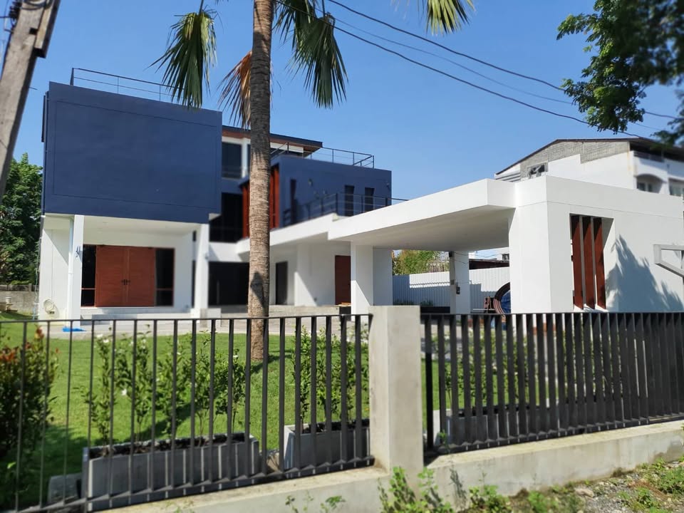 (VRB-1766) Sukhumvit 62 , 5beds,7baths,700sqm,1pool,3storey.