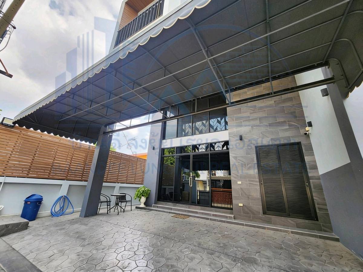 (VRB-1772) Lat phrao Wang hin ,4beds,4baths,300sqm,3.5storey.