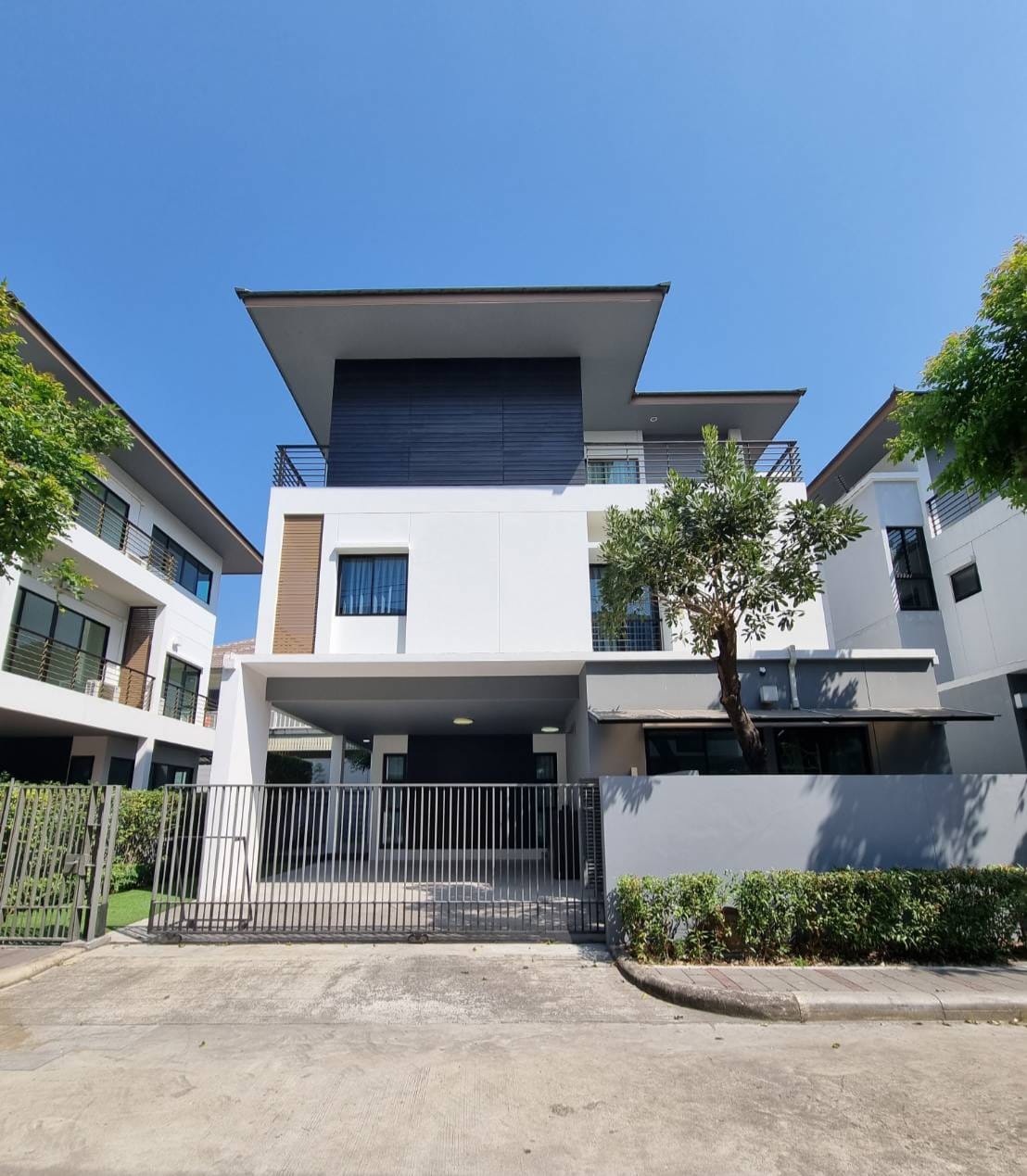 (VRB-1795) Baan Lumpini Suanluang Rama 9 ,3beds,5baths,310sqm,3storey.