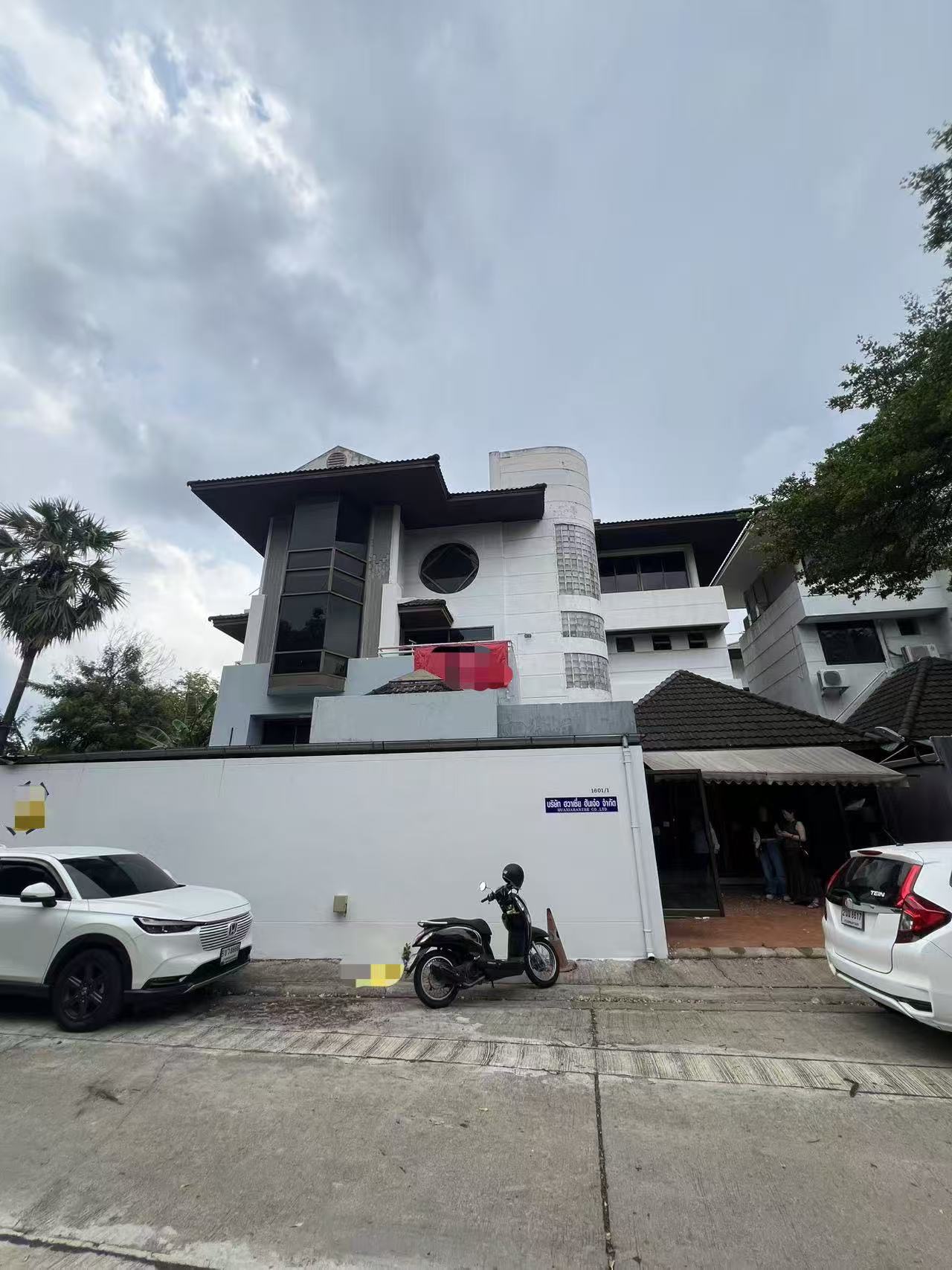 (VRB-1811) Town in town ,8rooms,5baths,400sqm.3storey.