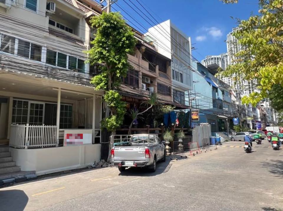 (VRB-1820) Rama9 Soi7 ,6rooms,5baths,360sqm,4storey.
